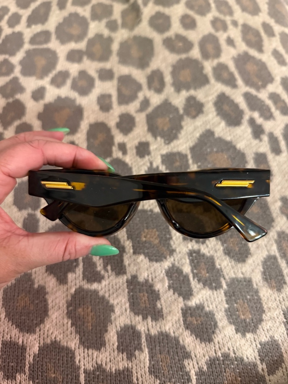 Bottega Veneta Tortoiseshell Cat-Eye Sunglasses - Dark Brown - Picture 4 of 5